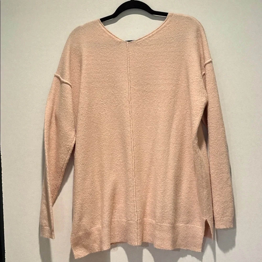 Caslon - Women's High/Low V-Neck Sweater.  Size XL. Light pink